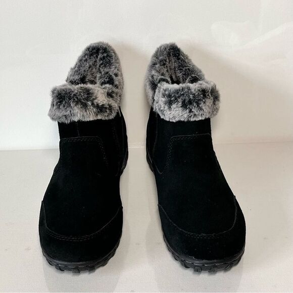 Khombu Blend Water-Resistant Suede Ankle Boots - Picture 4 of 7